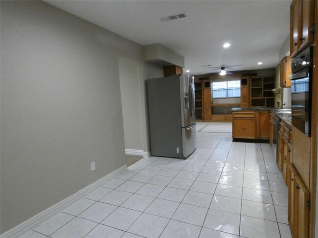 Building Photo - 8919 Winding River Dr