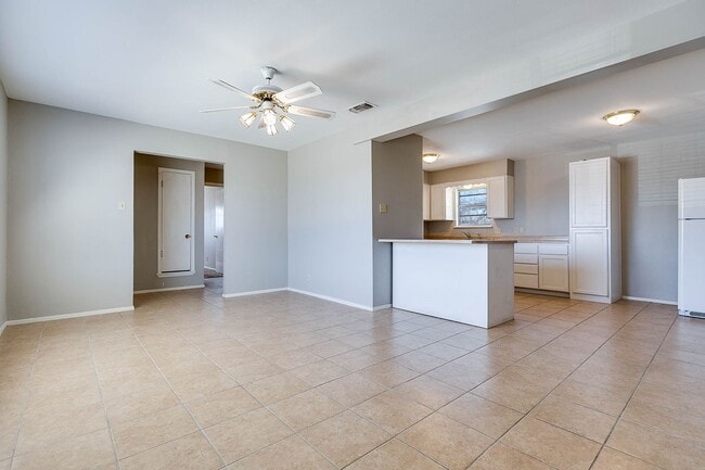 Building Photo - 1427 Austin St