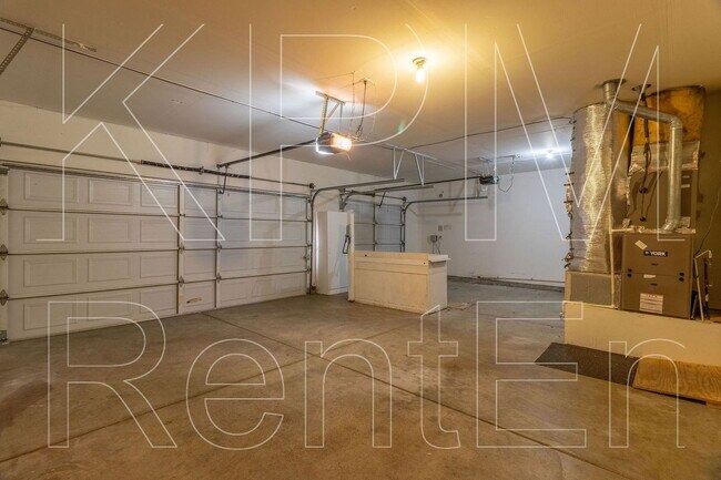 Building Photo - 10314 Creek Trail Cir