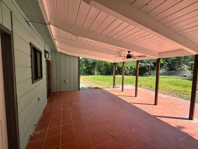 Building Photo - Beautiful West Redding Home with $200 Move...