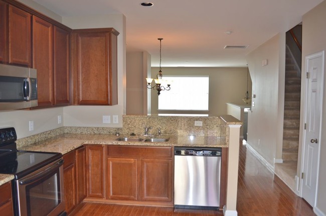 Building Photo - Gorgeous townhome in Cary Park