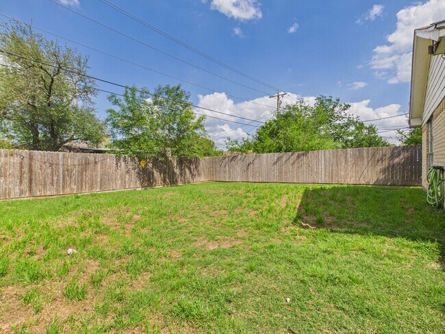 Building Photo - 1813 Langford St