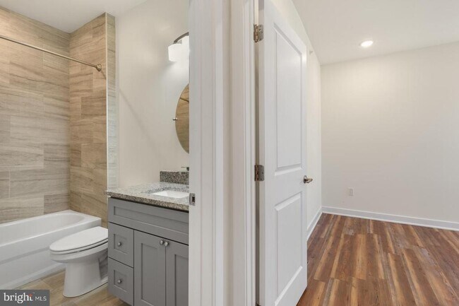 Building Photo - 2411 Kensington Ave