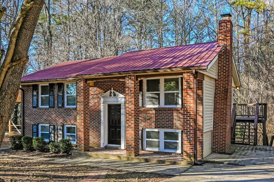 Building Photo - 2870 Valley Brook Dr SW