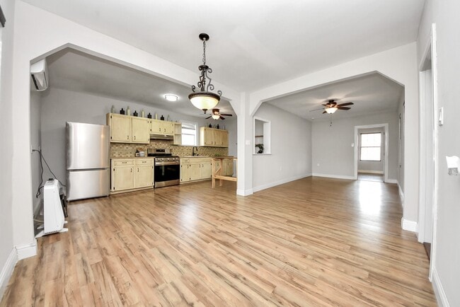 Building Photo - 215 St Charles Dr