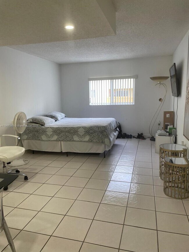 Building Photo - 8270 SW 149th Ct