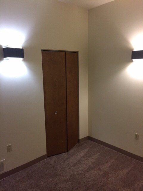 Building Photo - 221 W Main St