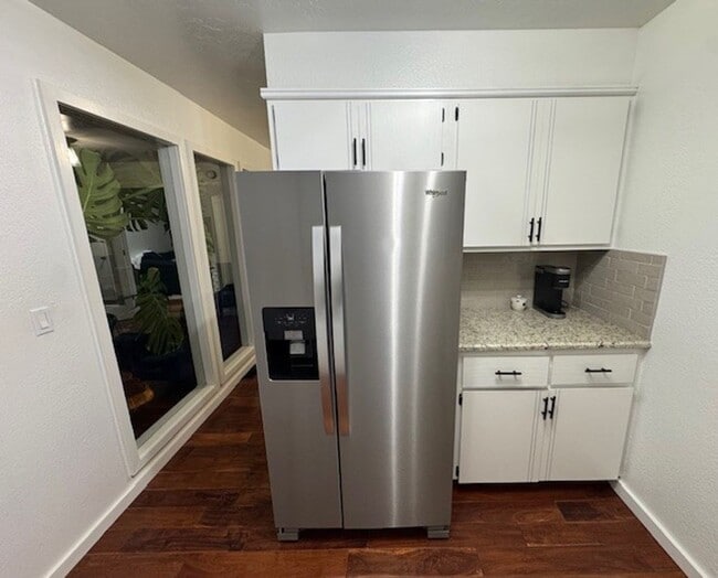 Building Photo - (2)Bed/(2.5) Bath + Study and Storm Shelter Avail Dec 1!