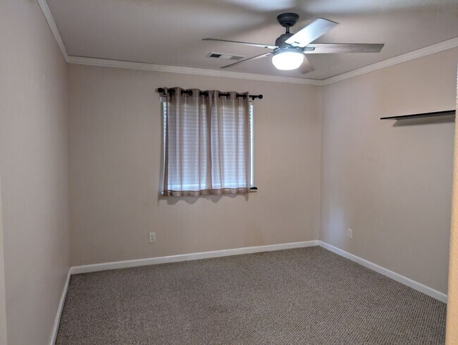 Building Photo - Nice and modern home with upgraded amenities, a wonderful floor plan, master suite, nice backyard...