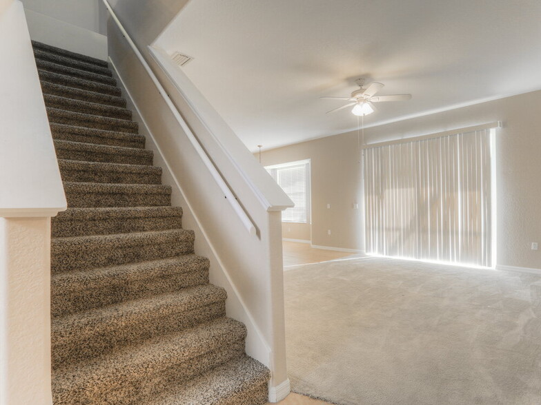 Building Photo - 9026 Beacon Manor Terrace
