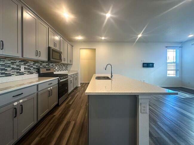 Building Photo - East Facing 3bd 2.5ba paired home in Senderos Creek!