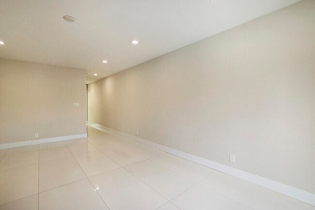 Building Photo - 1439 S Ocean Blvd