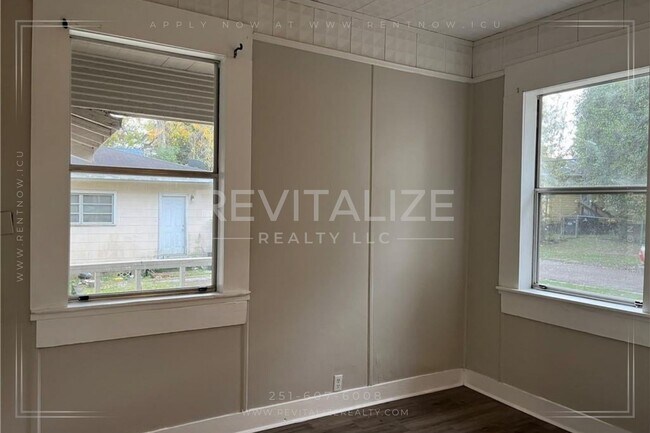 Building Photo - 4 Bed/3 Bath Home in Chickasaw East Village