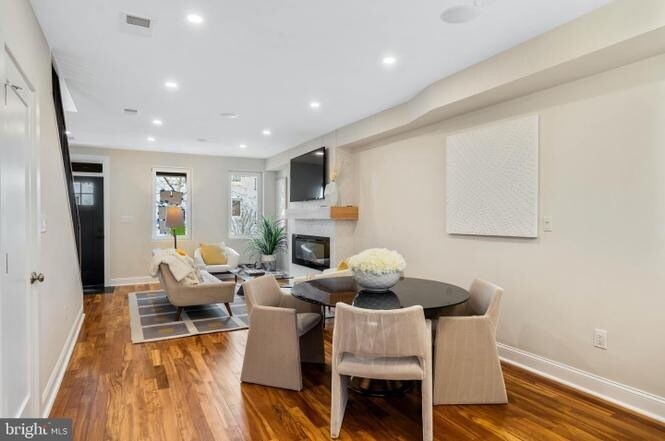 Building Photo - 331 W St NE