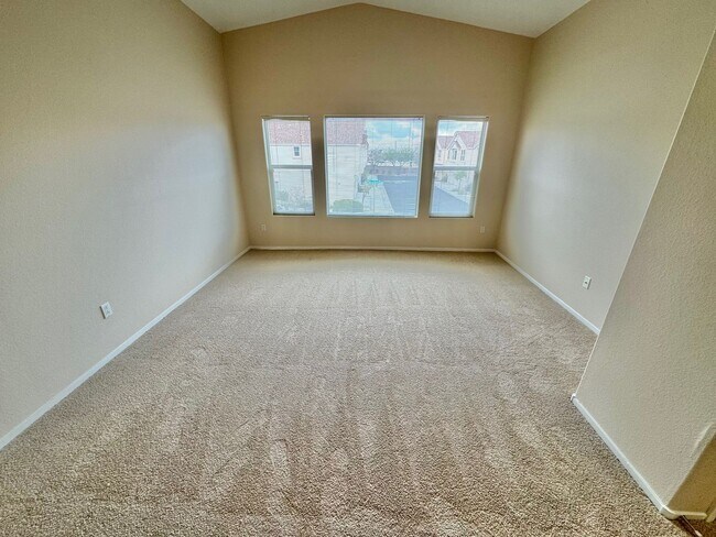 Building Photo - *** NEW YEARS WINTER WELOME DEAL!! $500 OFF FIRST MONTHS RENT IF MOVED IN 2 WEEKS!!*** COMFORTABL...
