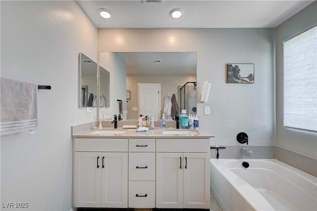 Building Photo - 4160 Elegant Chateau St