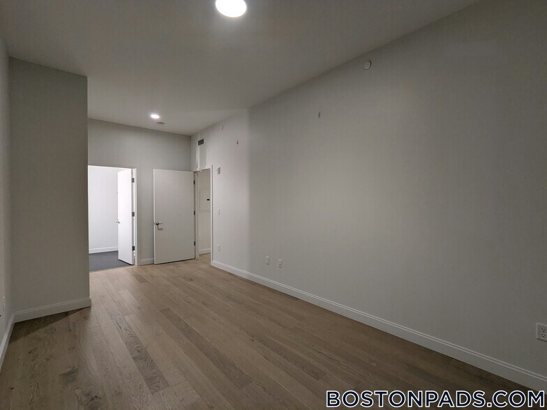 Building Photo - 55 Brighton Ave