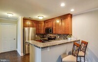 Building Photo - 302 Grosvenor Ln