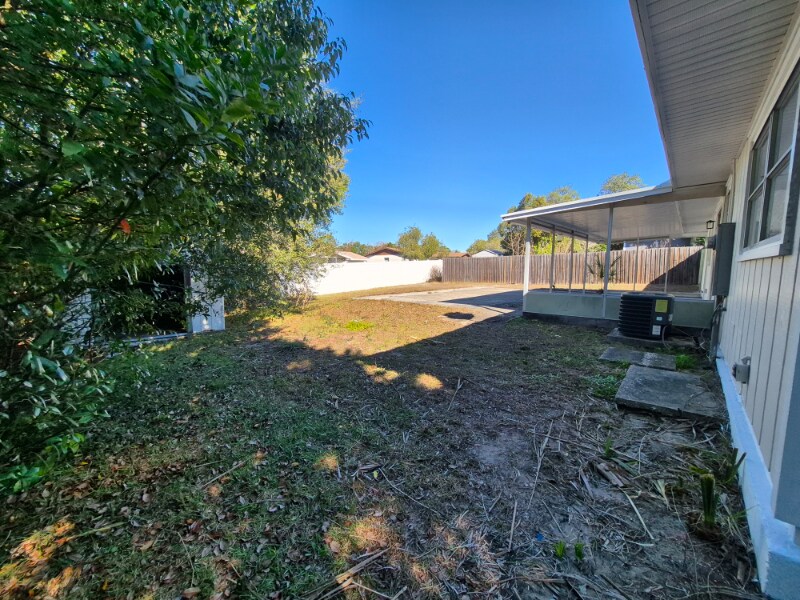 Building Photo - 2131 W Greenway Pl