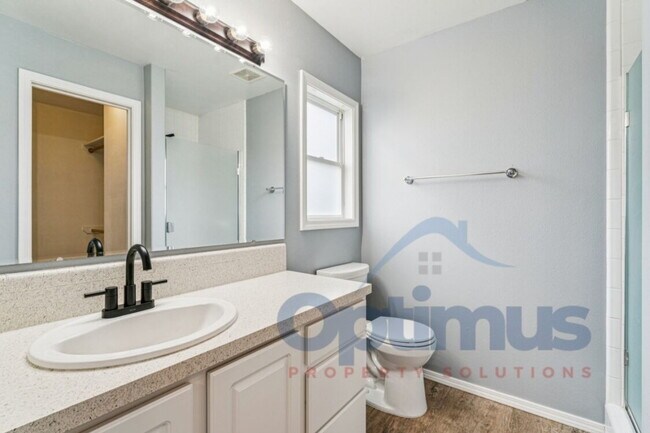 Building Photo - Charming & updated 2-bedroom, 2-bath home in one of Boise’s most convenient and sought-after loca...