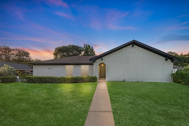 Primary Photo - 213 Westview Dr