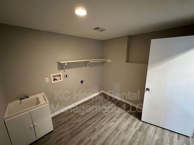 Building Photo - 8201 Woodson Dr