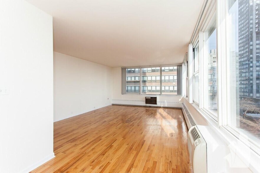 Building Photo - 5650 N Sheridan Rd