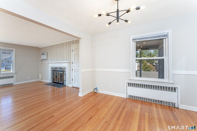 Building Photo - 233 Unionville Ave