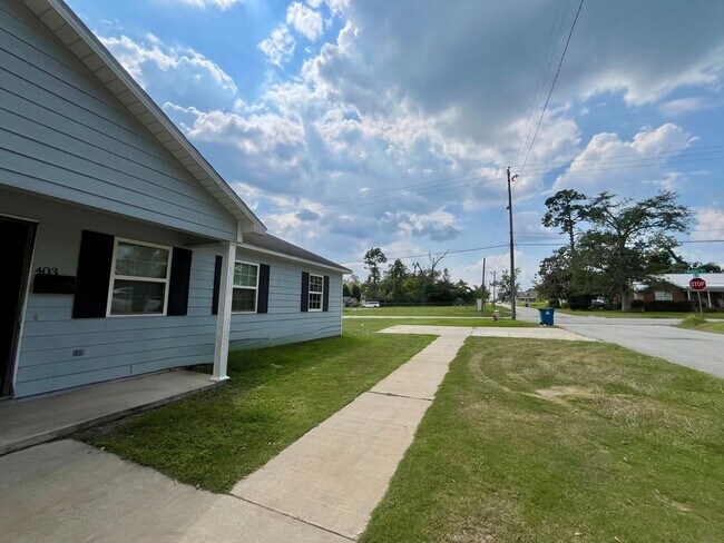 Primary Photo - 403/405 E 6th Street
