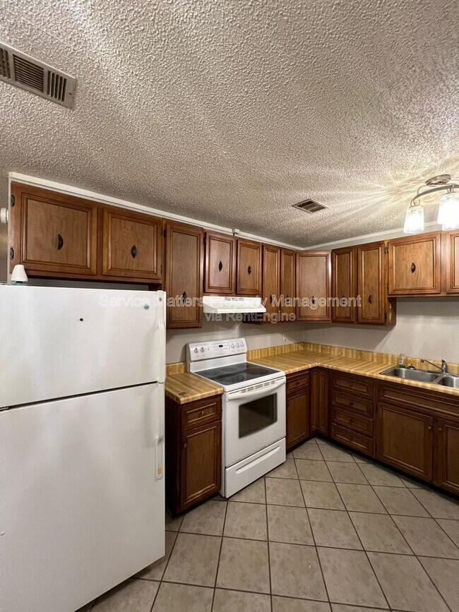 Building Photo - 4449 Thomastown Dr