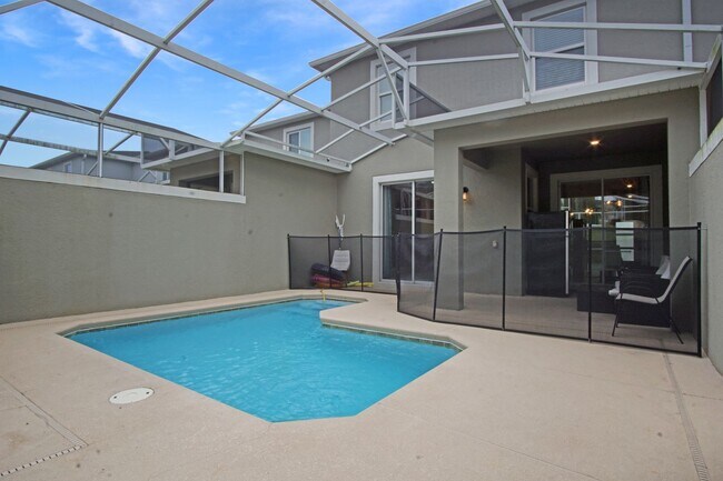 Building Photo - Pool Townhome Now Available