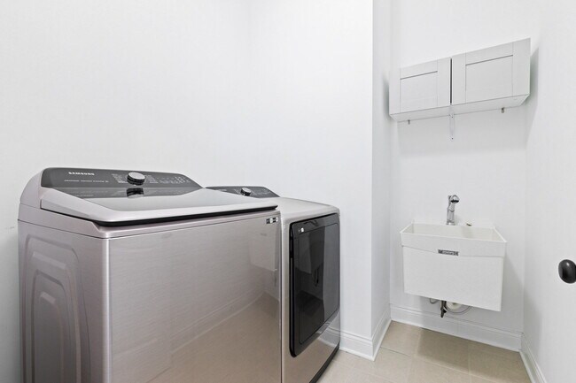 Building Photo - 7011 Pickett Pl