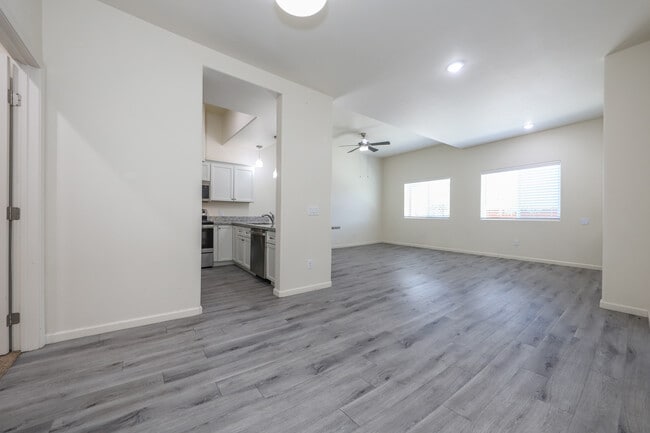 Building Photo - 3732 E Mercedes Ct