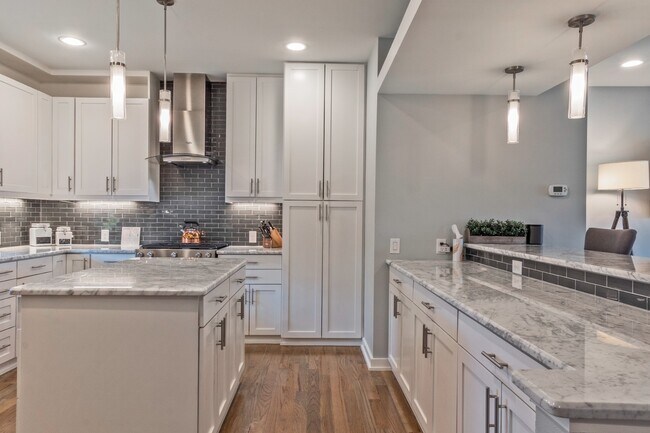 Building Photo - Stylish 2BR/2.5BA Townhome in Prime East Dallas – Attached Garage, Unbeatable Location