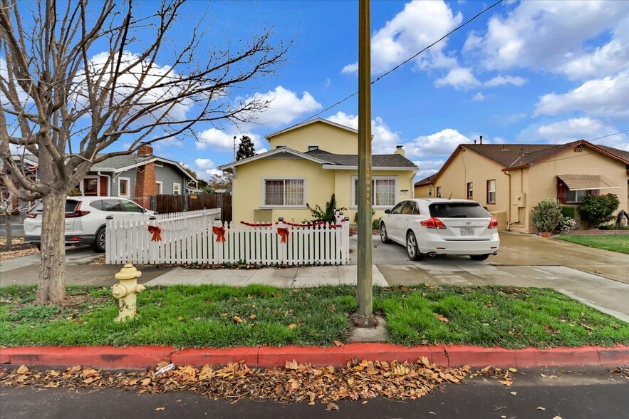 Primary Photo - 646 N 15th St