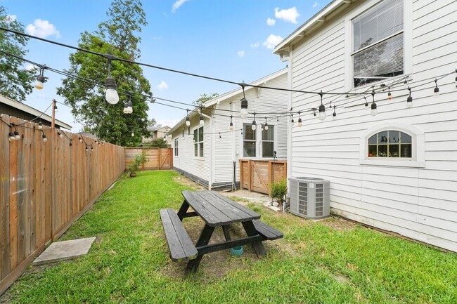 Building Photo - 2204 Terry St