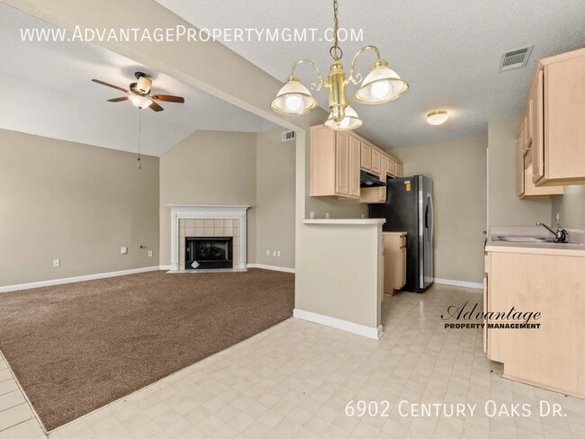 Building Photo - 6902 Century Oaks Dr