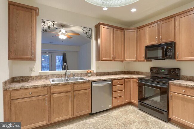 Building Photo - 712 Creekside Dr