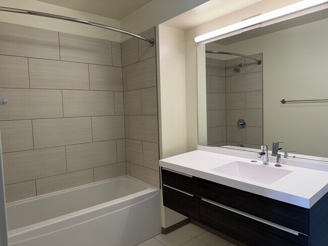 Building Photo - 1922 N Milwaukee Ave