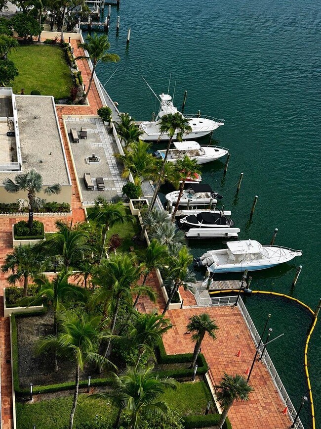 Building Photo - 5600 Collins Ave