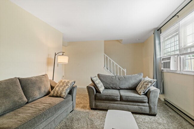 Building Photo - 276 Broad St