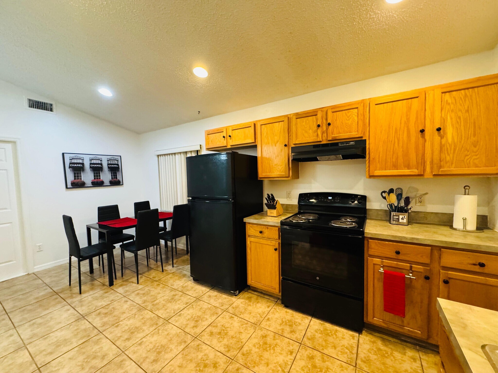 Shared Kitchen - 536 Cheshire Way