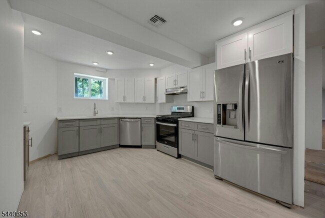 Building Photo - 252 Mabel Pl