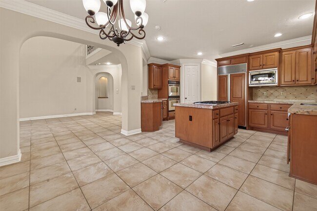 Building Photo - 2210 Bywater Dr