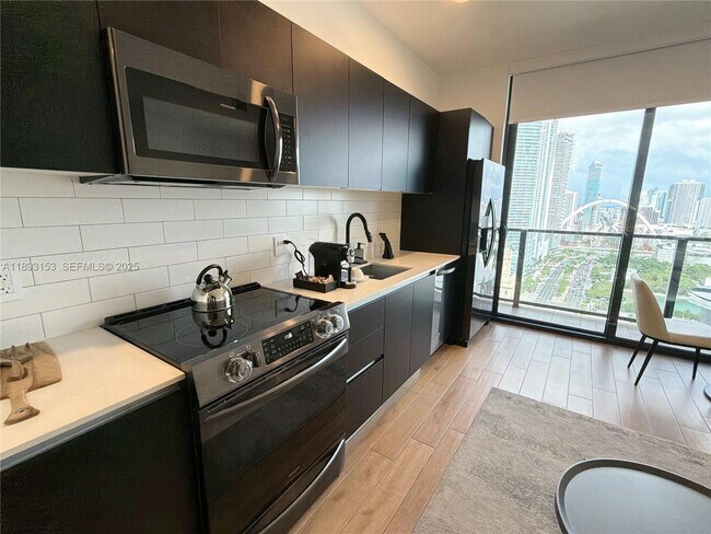 Building Photo - 398 NE 5th St