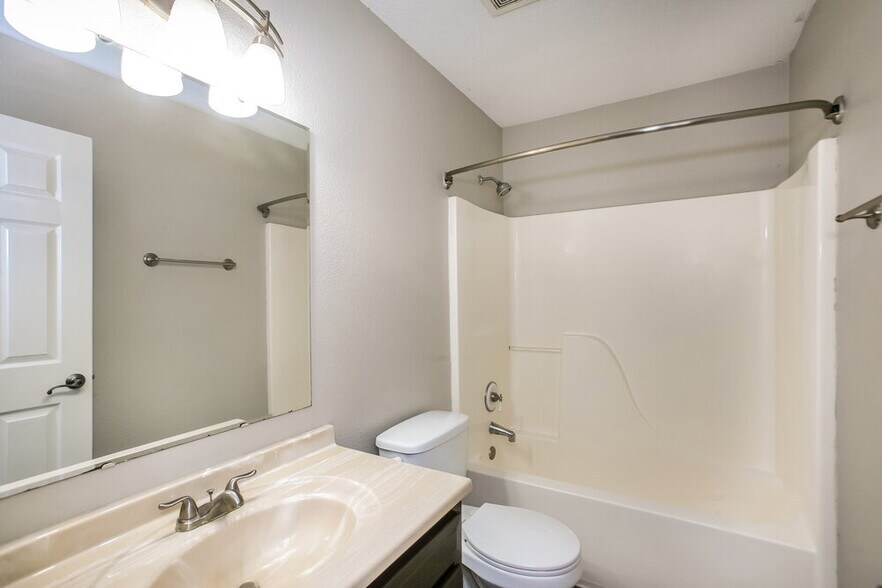 Building Photo - 1358 Evergreen Dr