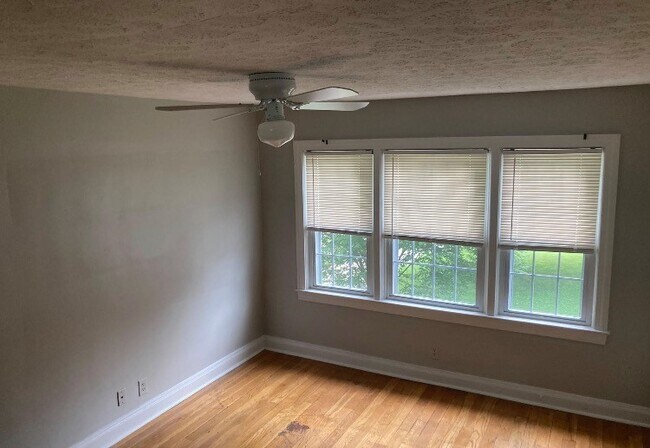 Building Photo - 4705 Bellevue Ave