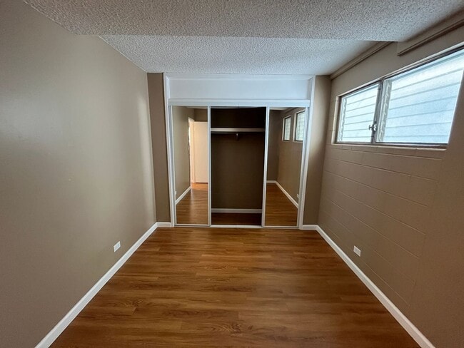 Building Photo - Punahou Wilder (Manoa/Makiki) - 2 bedrooms...