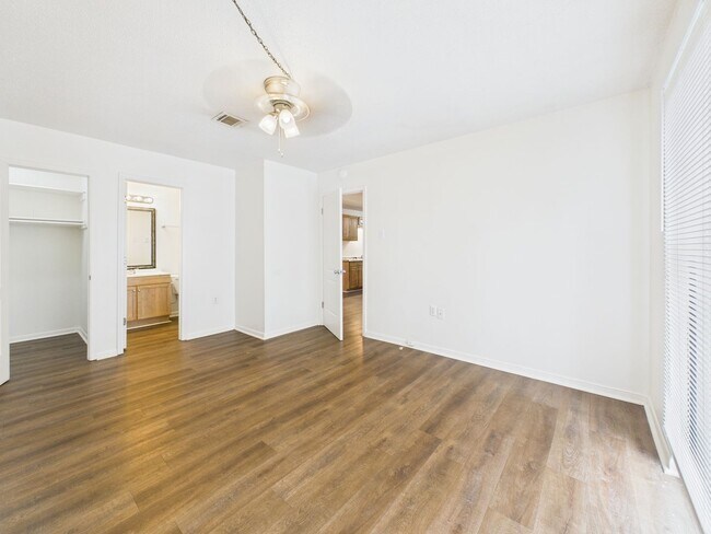 Building Photo - 407 Fox Run Ave