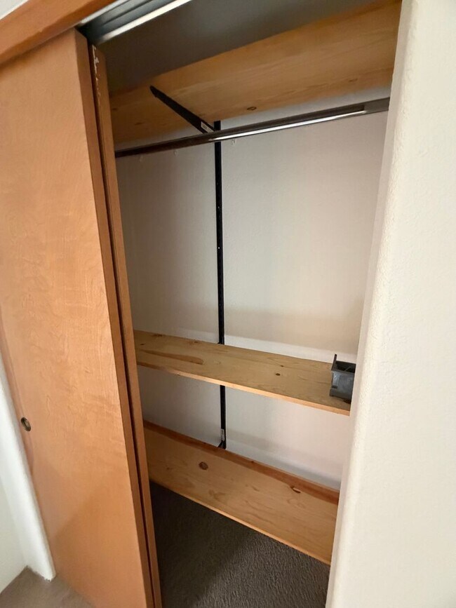 Building Photo - 3-Bedroom House!